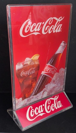 7372-1 € 2,50 coca cola menukaarthouder afb flesje en glas.jpeg